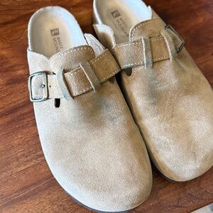 White Mountain Tan Suede Clogs Slip one with Buckle